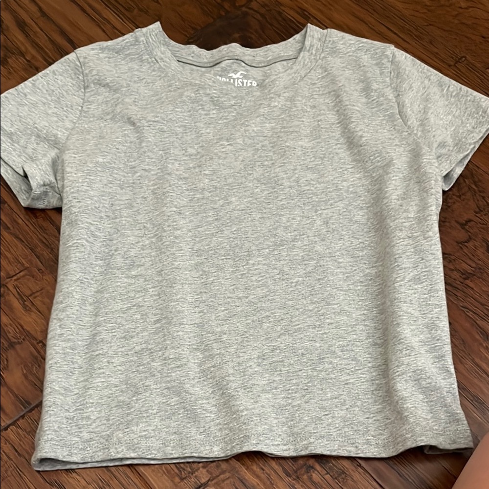 Hollister women’s heather gray top